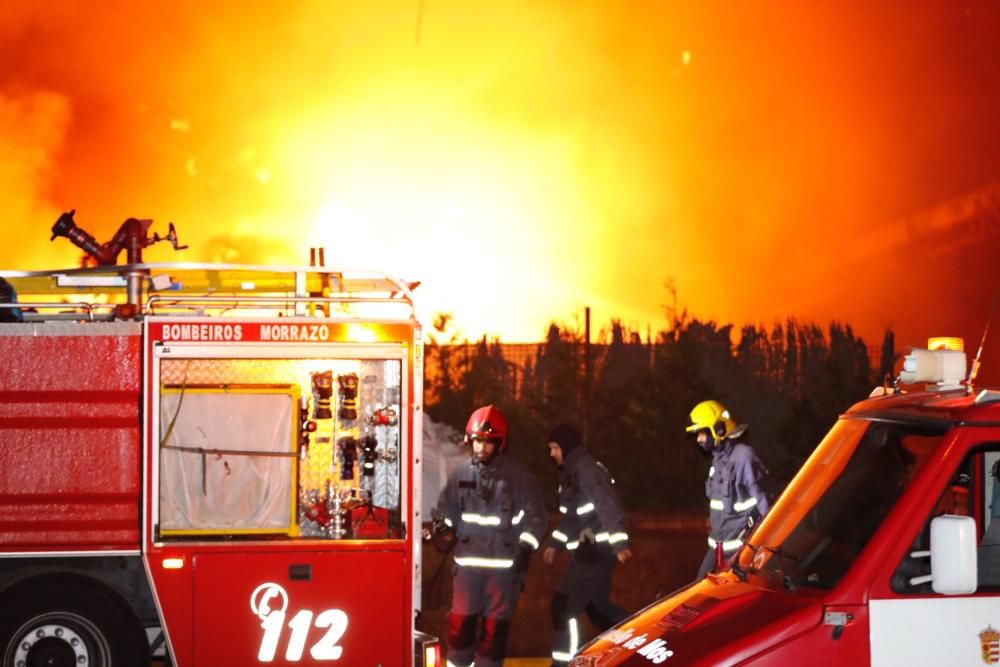 Arde una nave en el polígono de As Gándaras