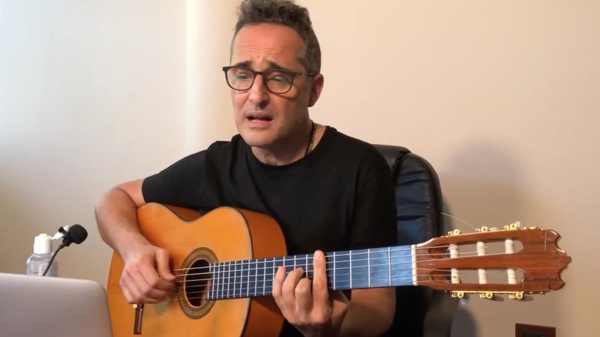 Jorge Drexler canta 'Codo con codo', canción inspirada en el coronavirus