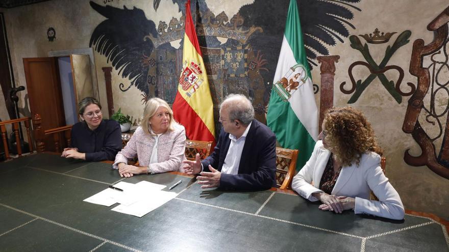 La firma de los convenios entre el Ayuntamiento y las dos entidades benéficas de Marbella. | L.O.