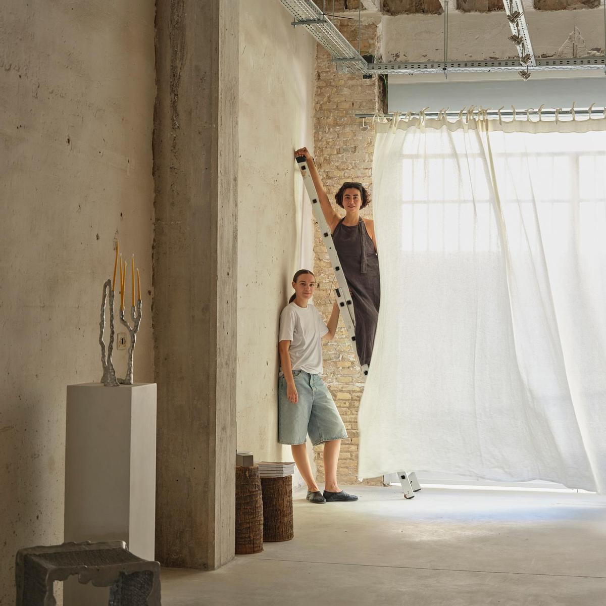 Polina Torbina (Studio Torbina) y Yasmina Benabdelkrim en Aguas Internacionales.