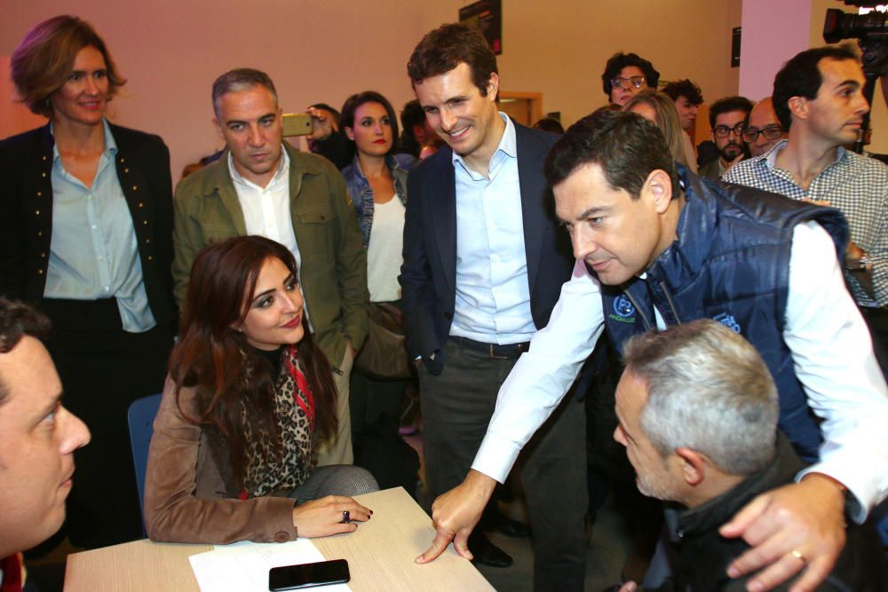 Pablo Casado arropa al líder de los populares andaluces, Juanma Moreno, en un acto en el Polo de Contenidos Digitales de Tabacalera al que también han acudido Elías Bendodo, Francisco de la Torre y Es