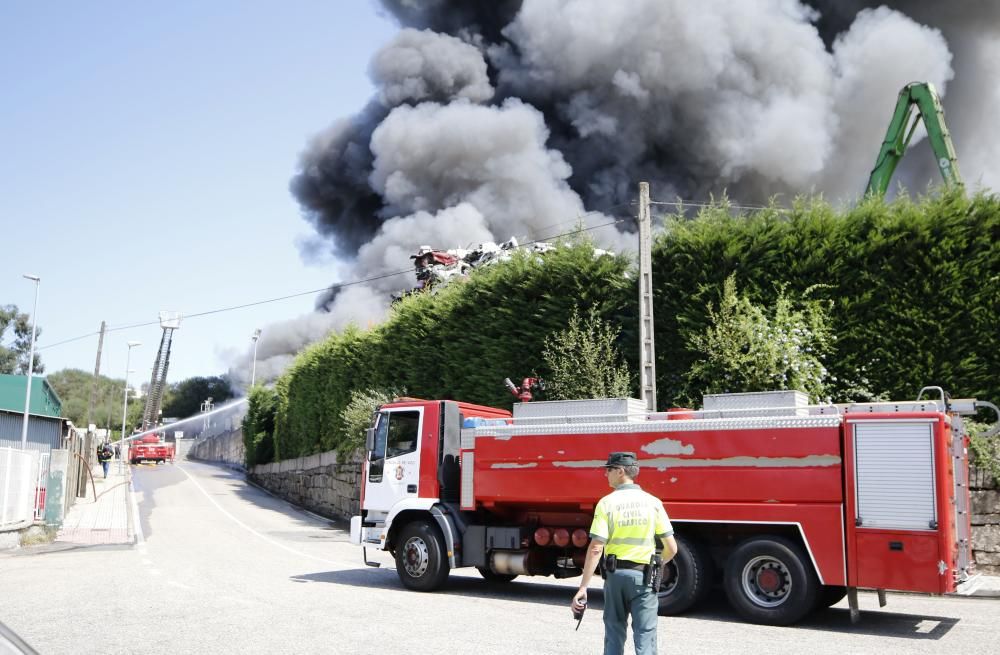 El fuego se ha registrado en una nave dedicada al reciclaje de residuos