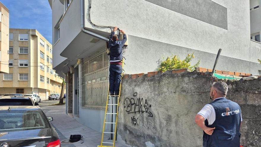 Vecinos de Perillo, en Oleiros, se quedan sin conexión telefónica