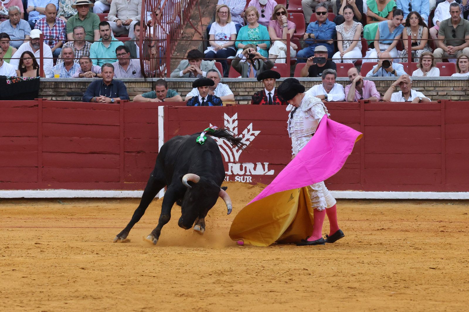 Javier Zulueta y Manuel Quintana abren la puerta de Los Califas