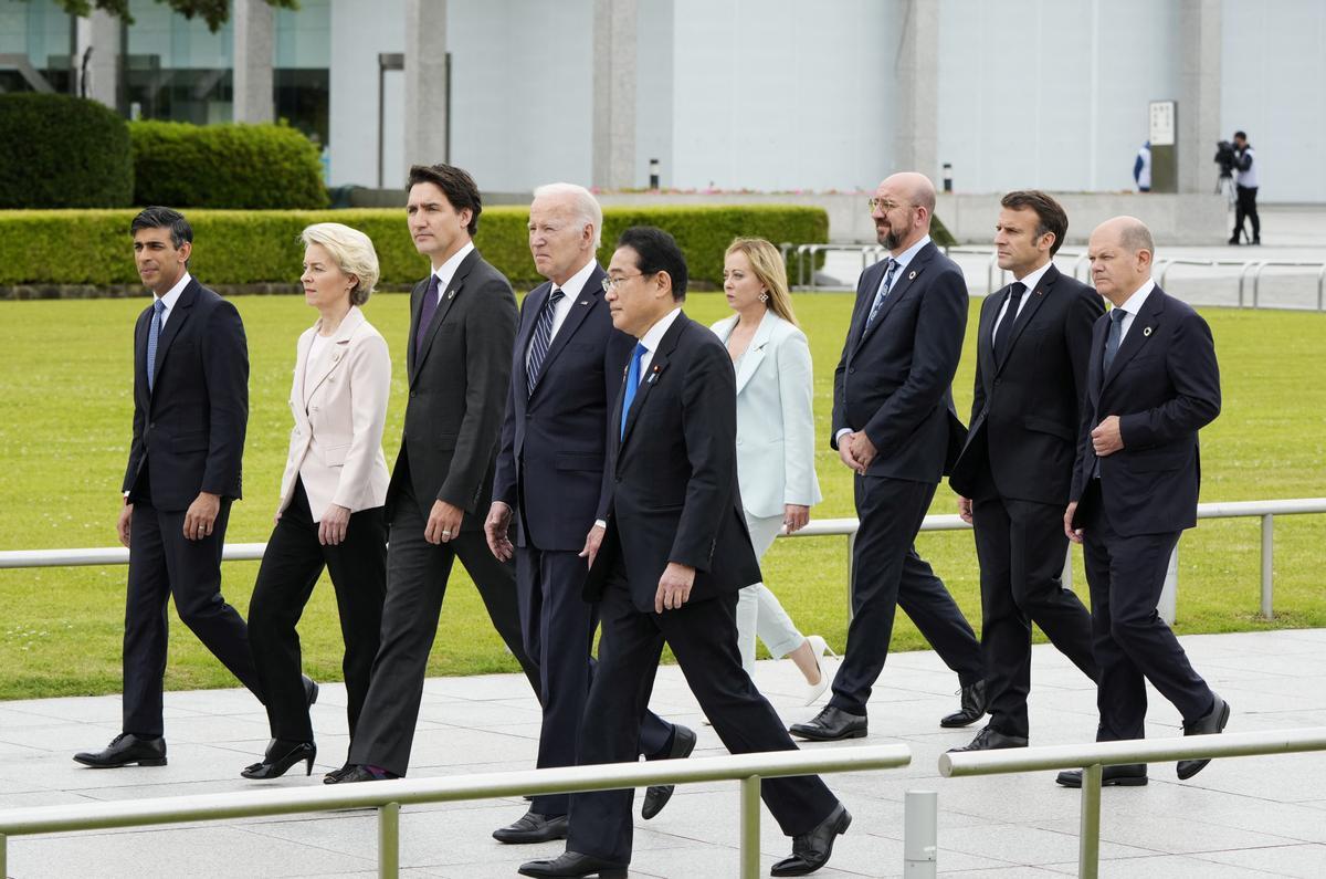 Los líderes del G7 visitan el Memorial Park para las víctimas de la bomba atómica en Hiroshima, entre protestas