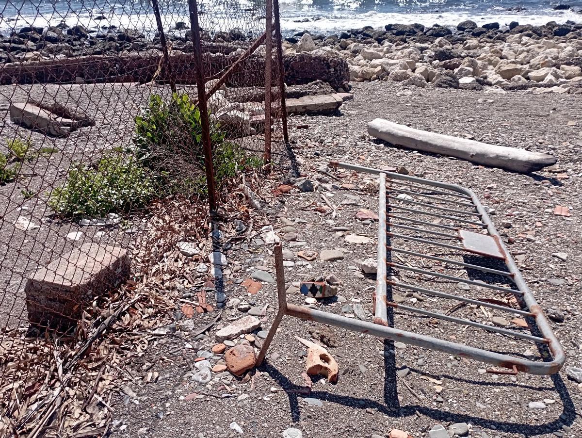 El entorno de la plantación de 'Limonium carminis', el pasado lunes en los Baños del Carmen.