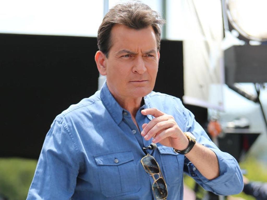 Charlie Sheen podría estar pensando en escribir sus memorias