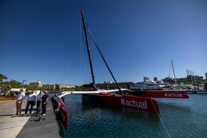Barcelona recibe al Actual Ultim 4, uno de los cinco trimaranes más veloces del mundo