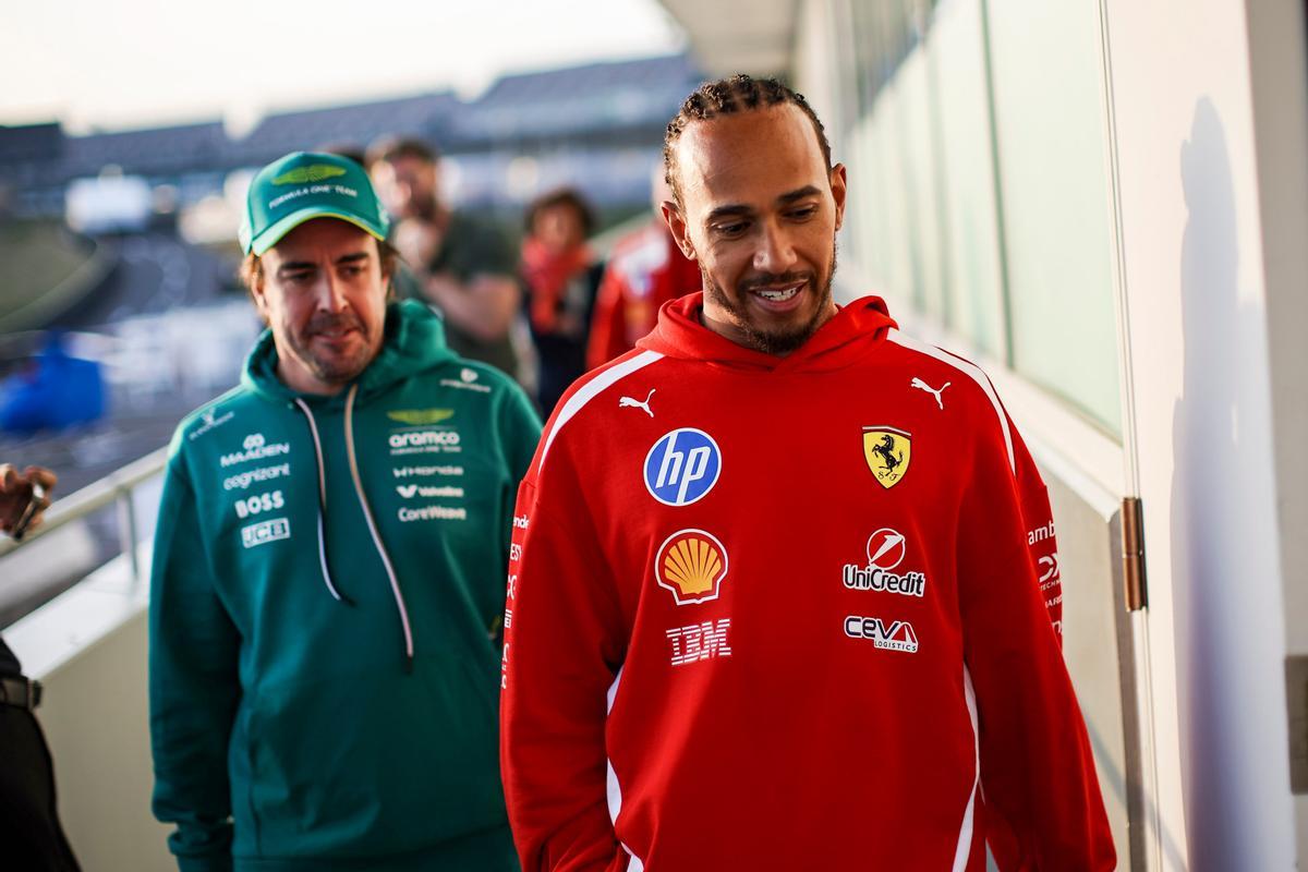 El reciente papá, Fernando Alonso, con la pareja de Kim Kardashian, Lewis Hamilton