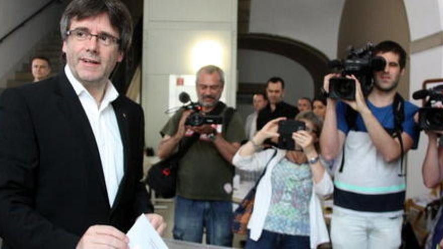 Carles Puigdemont en el moment de votar.