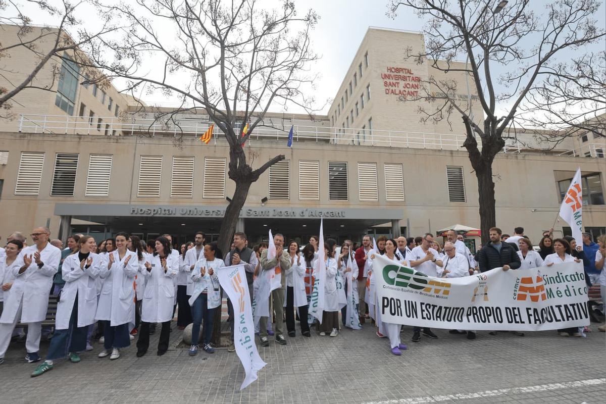La nueva huelga de médicos en la provincia de Alicante. Hospital de Sant Joan