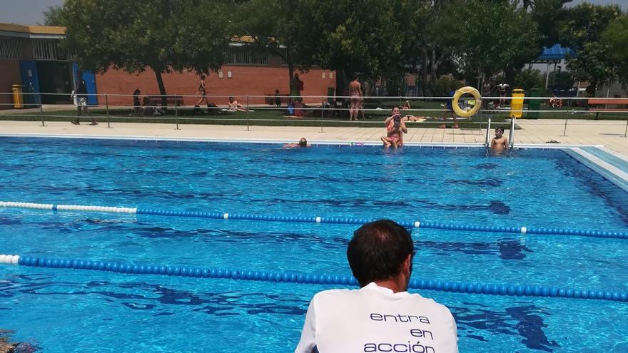 Zaragoza Deporte prepara los cursillos de natación para el verano en 18 piscinas municipales.