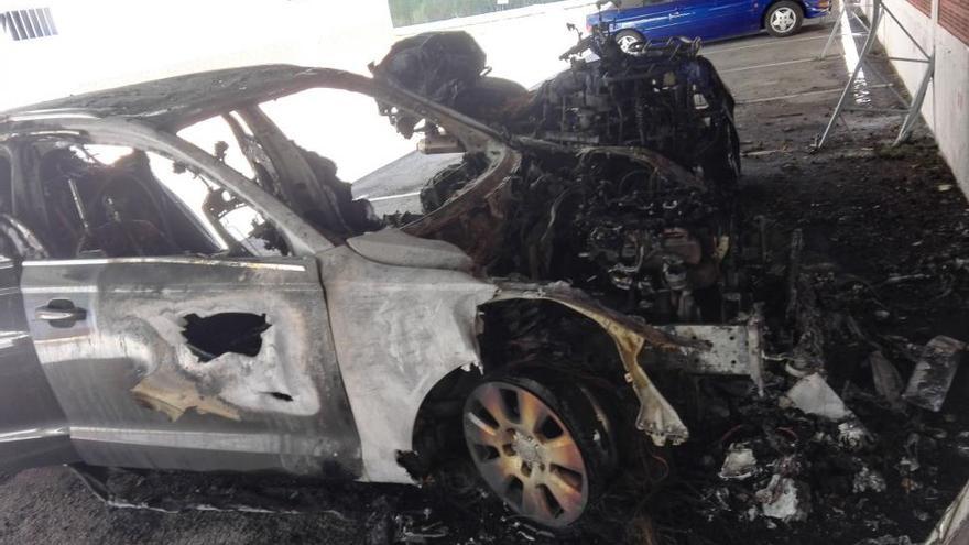 Investigan el incendio provocado de cuatro vehículos en Benicàssim