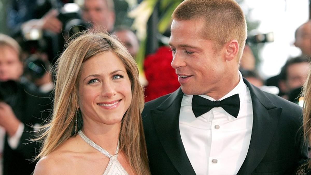 Jennifer Aniston y Brad PItt, juntos en la alfombra roja de la película 'Troya', en la 57 edición del Festival de Cine de Cannes (2004)