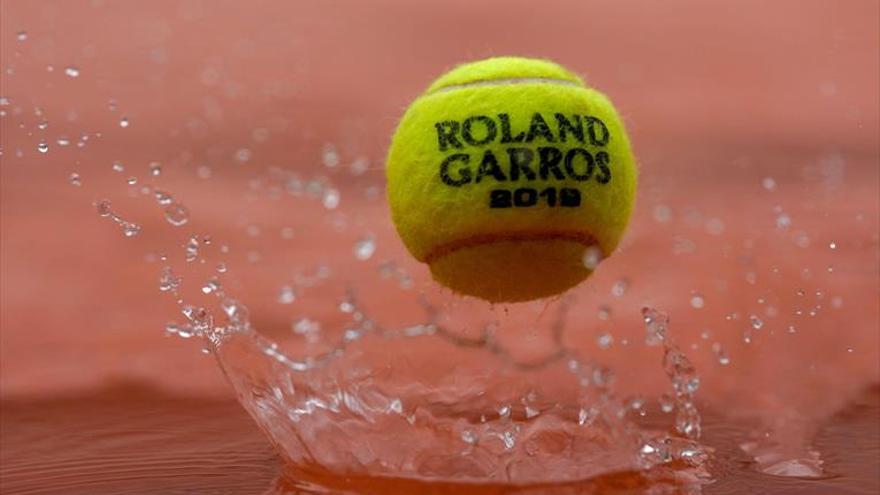 La lluvia ayuda a Nadal