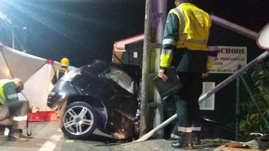 Estado en el que quedó el vehículo que sufrió el accidente en la carretera de Osedo, en Sada.