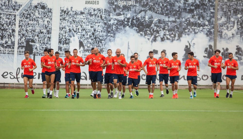 Las imágenes del entrenamiento de este lunes del Valencia CF