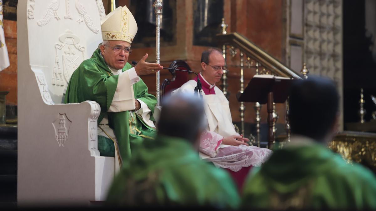 El obispo de Córdoba, Demetrio Fernández, durante la celebración de la misa.