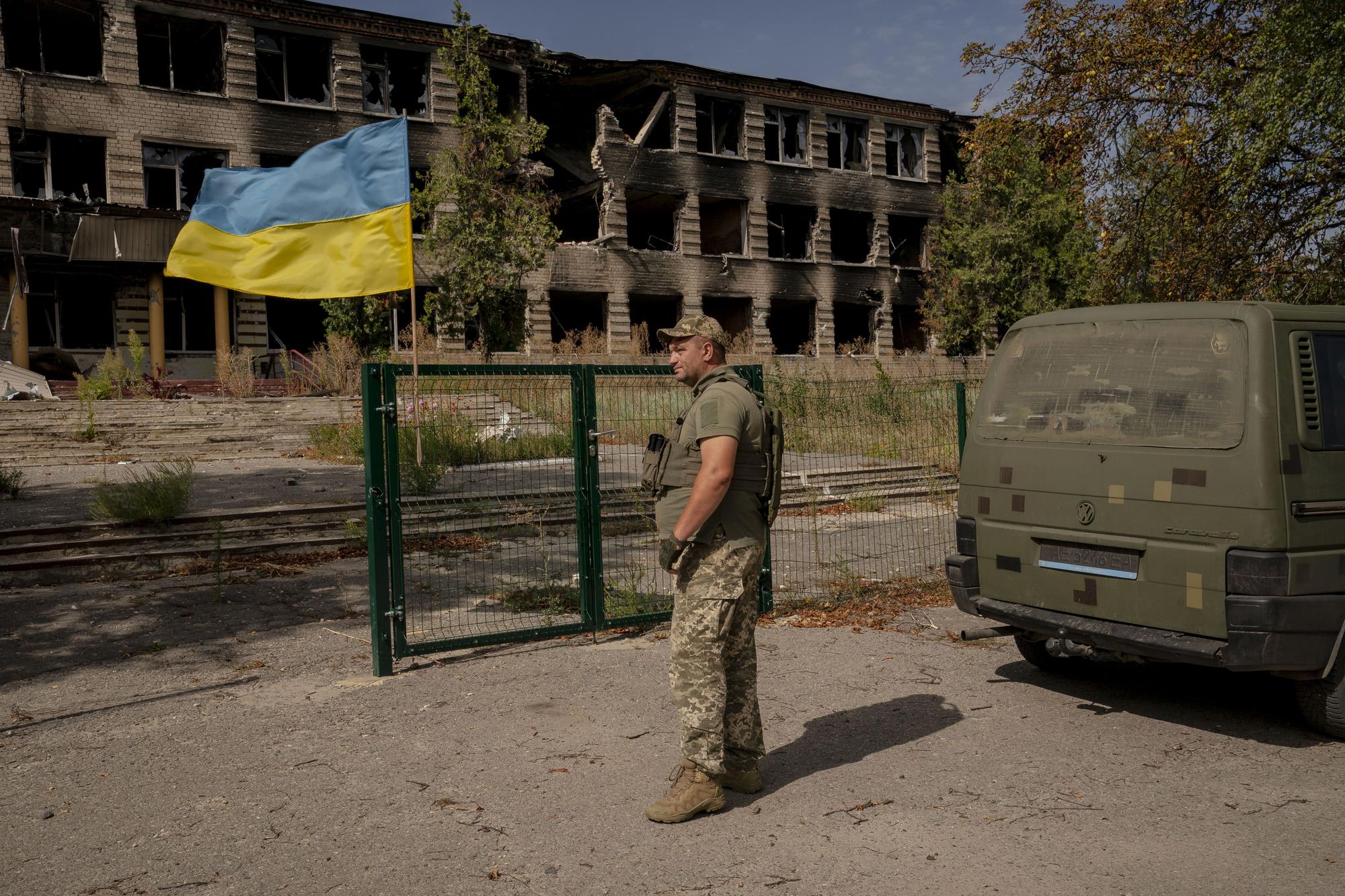 Un soldado ucraniano en Járkov, a principios de septiembre.