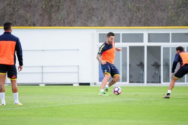 Entrenamiento de la UD Las Palmas en Barranco ...