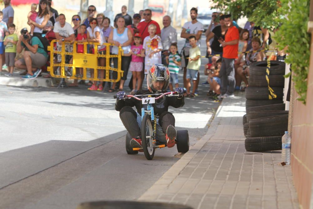 Los autos locos del barrio alcoyano de Batoy