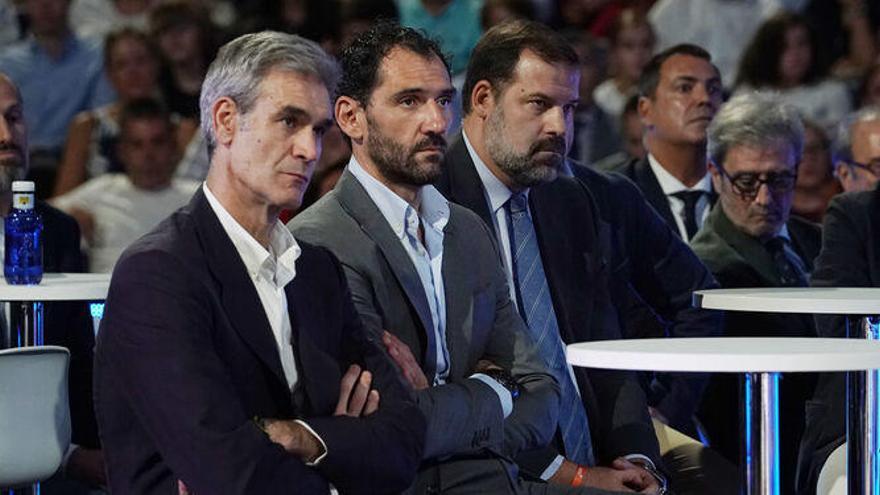 Antonio Martín, presidente de la ACB, junto a Jorge Garbajosa (FEB) y Alfonso Reyes (ABP).