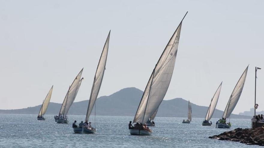 Los Alcázares celebra una mañana de vela latina amenizada con un caldero