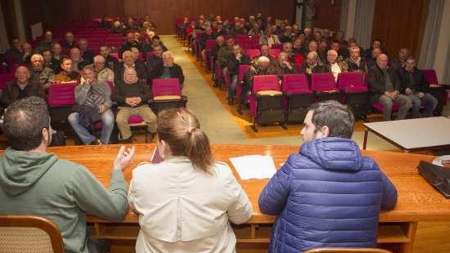 Asistentes a la asamblea del colectivo. // Bernabé/Ana Agra