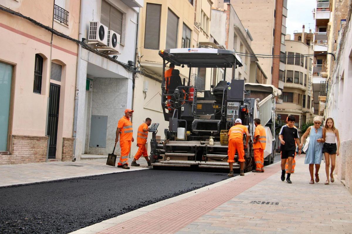 Asfaltado en Luis Vives y Temprado.