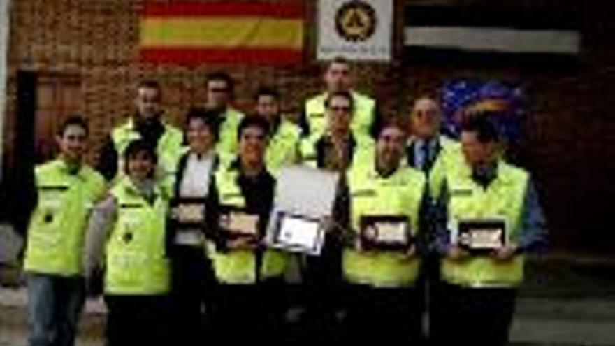 Protección Civil entrega 5 placas a voluntarios