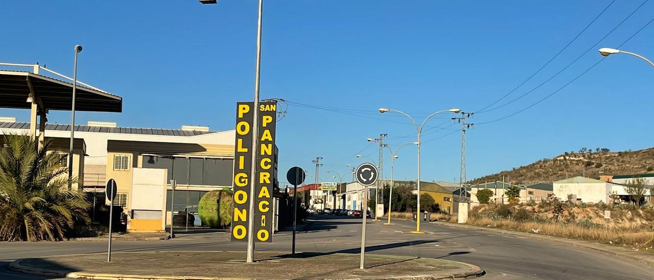 Entrada al polígono de San Pancracio en Puente Genil.