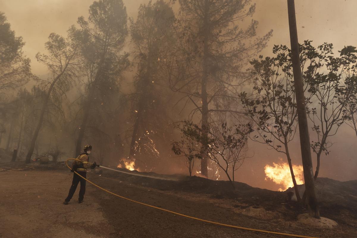 El incendio en El Pont de Vilomara, en imágenes