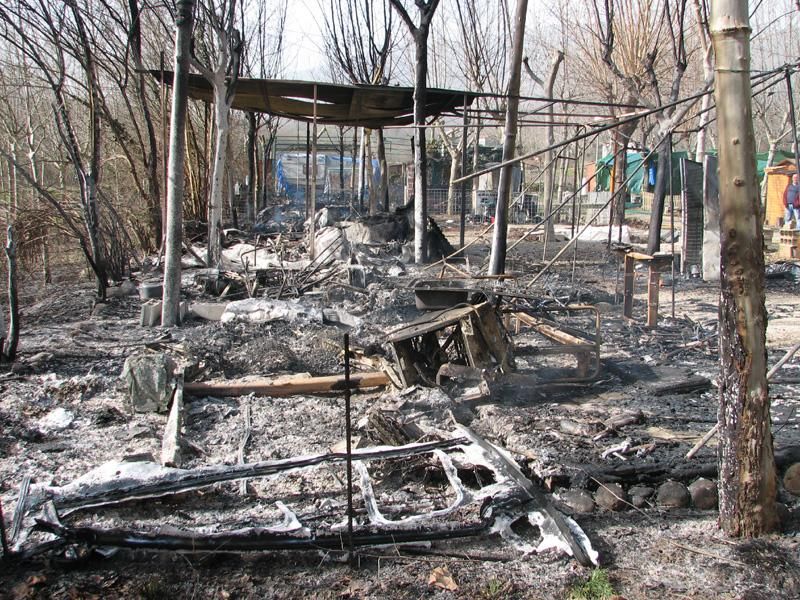 Incendio en el camping Garganta de Cuartos de Losar de la Vera (Cáceres)