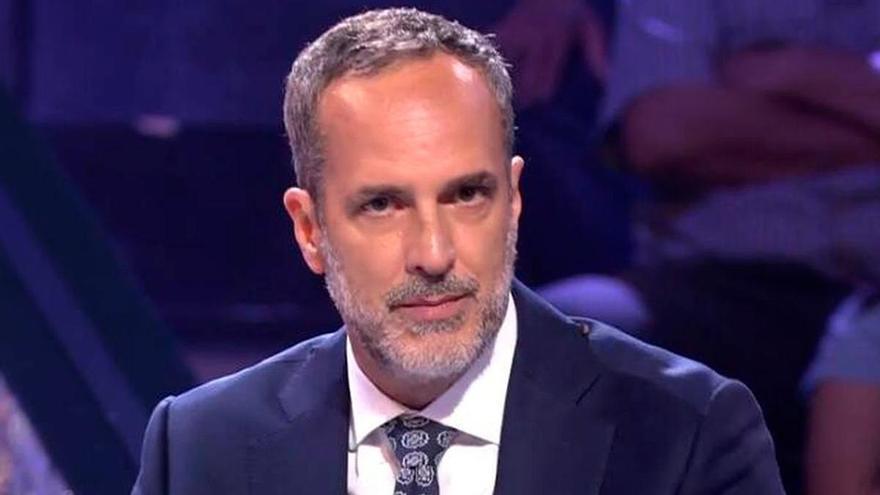 Polémica en De Viernes: Santi Acosta obligado a intervenir por este polémico comentario de Kiko Jiménez