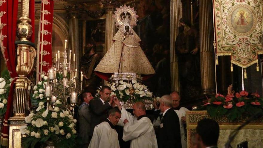 Miles de peregrinos se reúnen en Guadalupe para celebrar el Día de Extremadura