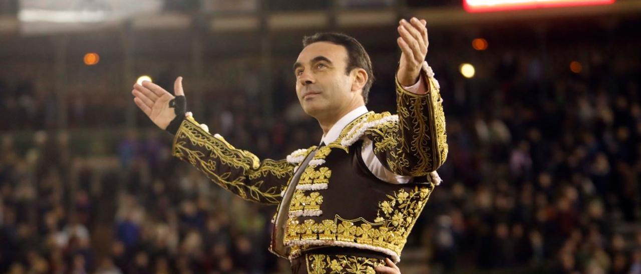 El torero de Chiva, en su última puerta grande en València.  M.Á.Montesinos