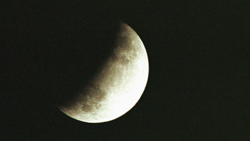 Un eclipsi enfosquirà la lluna plena el pròxim 11 de febrer