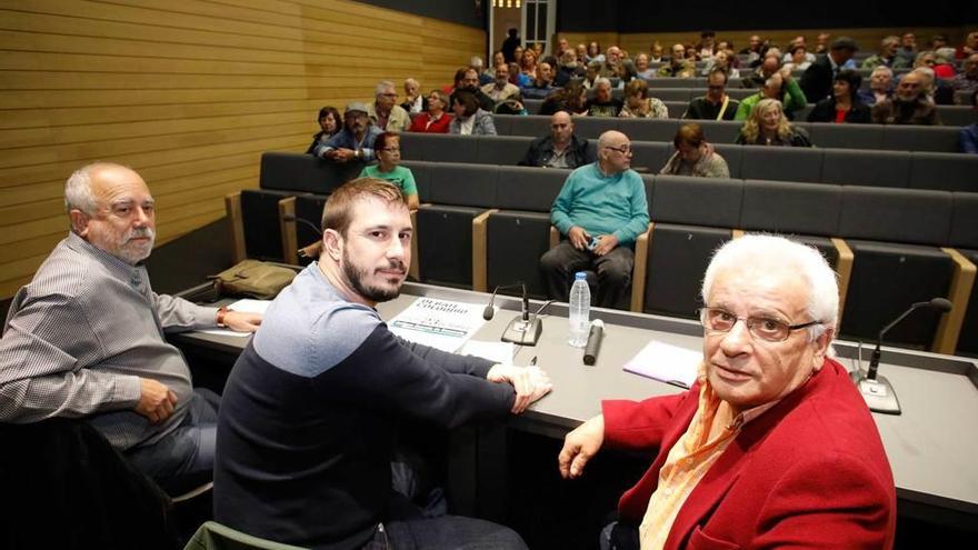 En primer término, por la izquierda, Alonso Gallardo, Adrián Arias y Boni Arias.