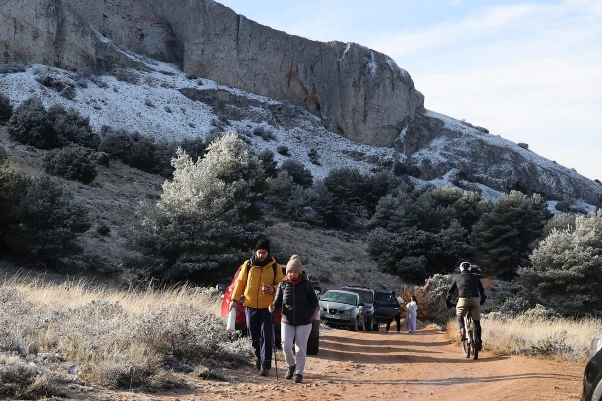 Aitana congrega a familias y visitantes para ver la nieve el Día de Reyes
