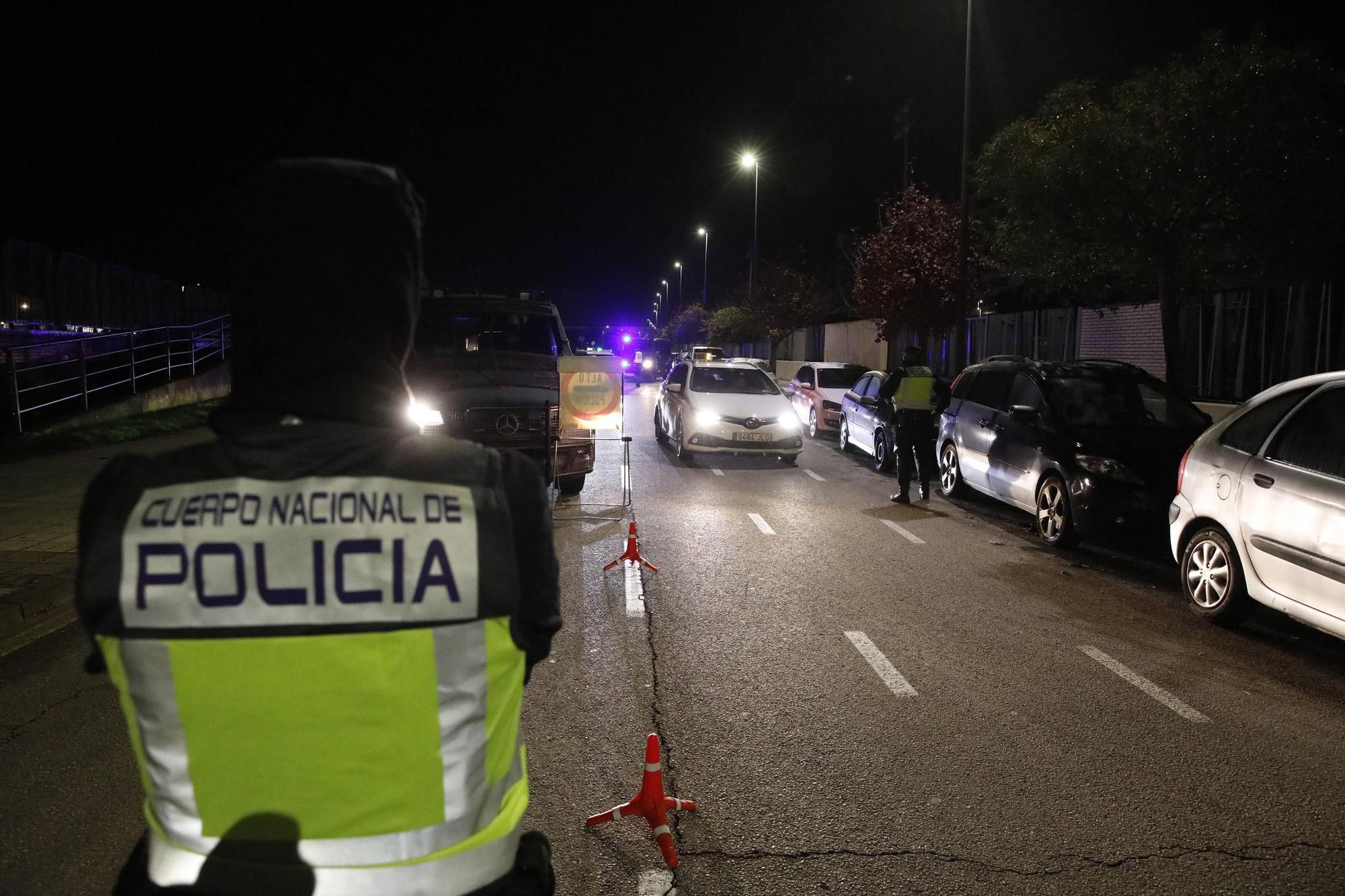 Así vigila la Policía Nacional las zonas de ocio nocturno en Gijón (en imágenes)