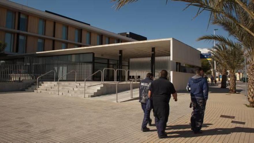 Vista del edificio sede de la Policía Local de Elche ubicado en Mesalina.