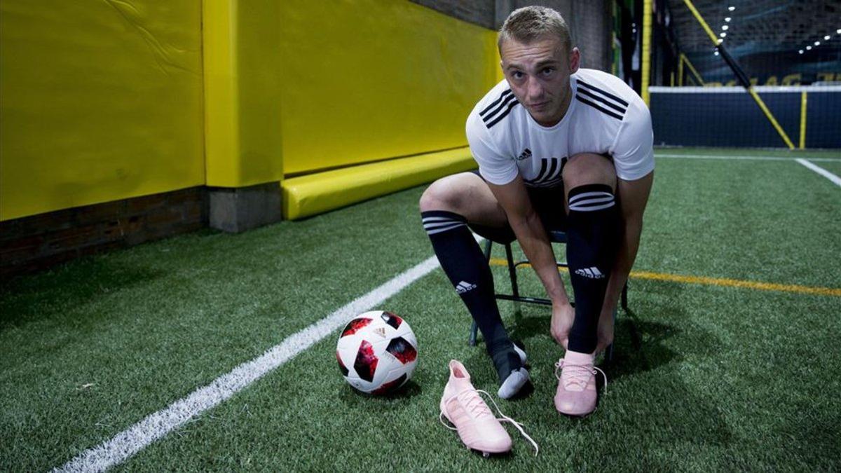 Cillessen, con el nuevo modelo de botas Adidas, las Predator Spectral Mode