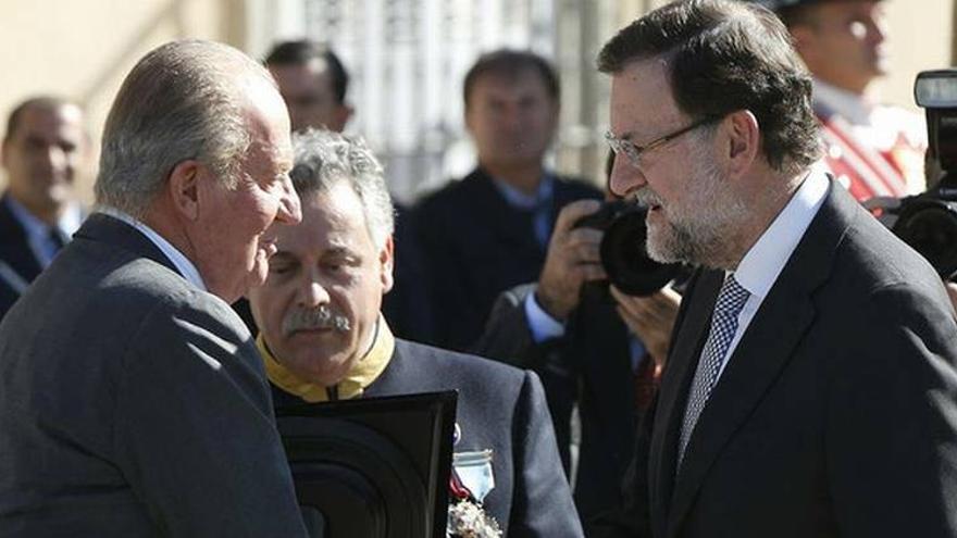 Rajoy afirma que la &quot;normalidad&quot; en la sucesión del Rey evidencia la &quot;estabilidad&quot; y el &quot;consenso&quot;
