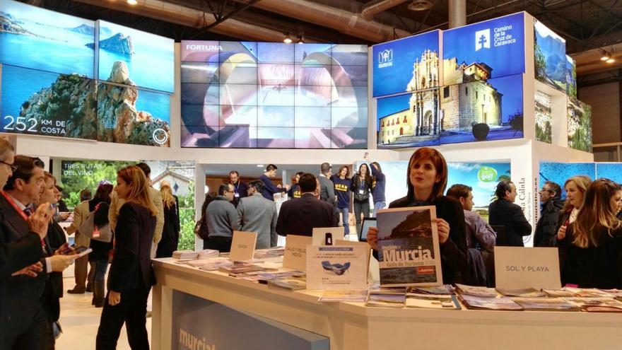 El stand de Murcia, donde los visitantes disfrutaron del especial de LA OPINIÓN.