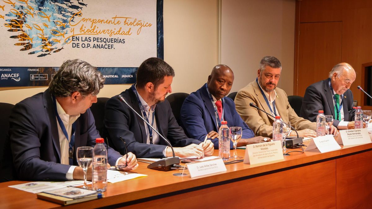 Mesa de inauguración de la jornada sobre pesca sostenible.
