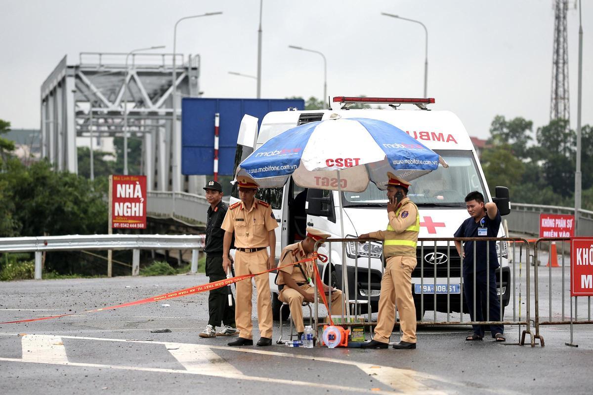 Un puente se desploma en Vietnam y deja al menos 13 desaparecidos