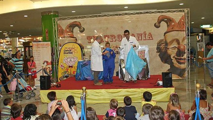 Teatro infantil  en el centro comercial L&#039;Aljub