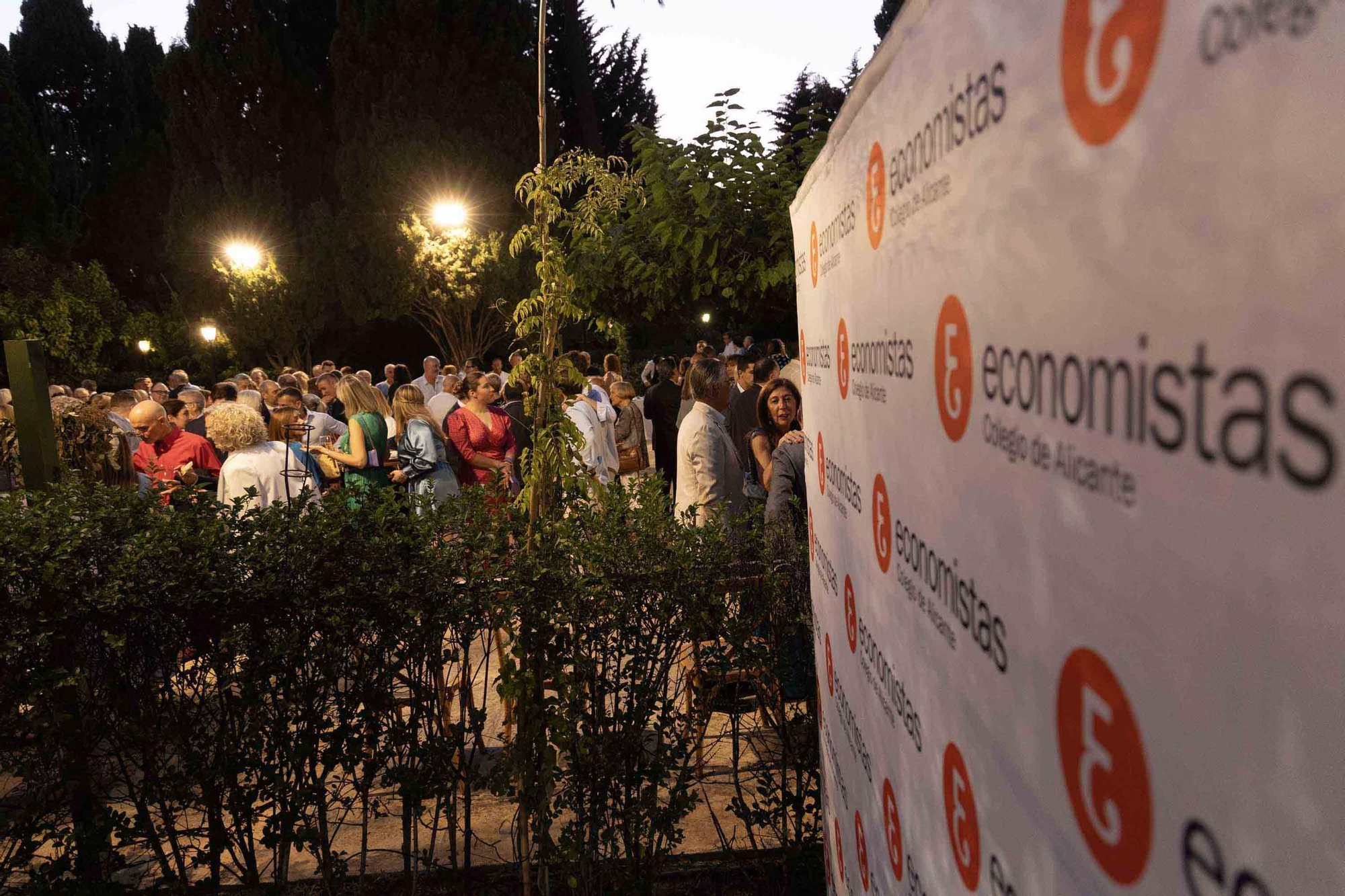 El Colegio de Economistas de Alicante celebra su cena anual en honor a su patrón