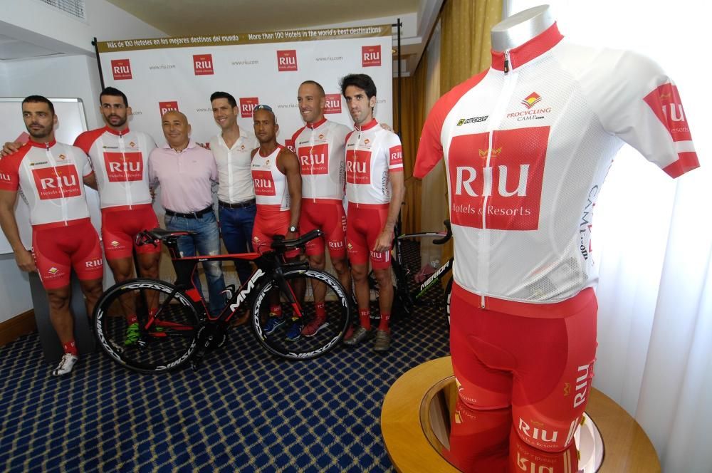 Presentación oficial del equipo ciclista RIU Team