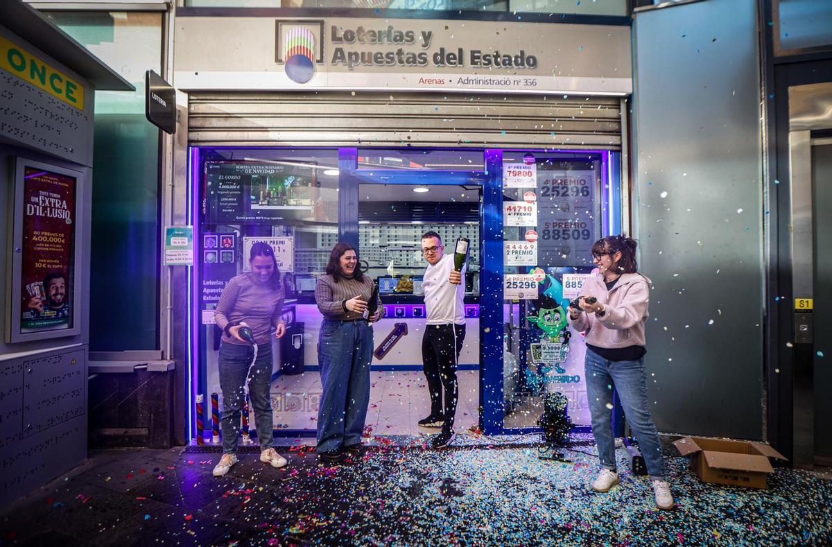 Un lotero de Las Arenas vende cuatro quintos premios de la Lotería de Navidad